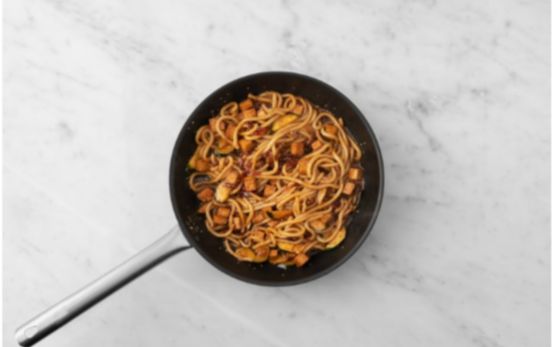 Fideos con tofu y tempeh salteado al estilo japonés